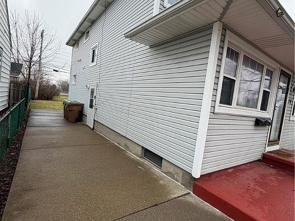 5th image of 76 Cunard Ave
