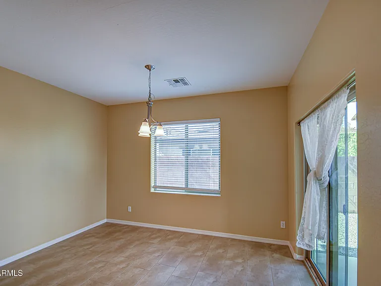 3114 E Franklin Ave — Photo 17