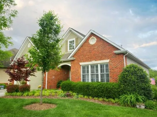 1002 Hunters Lake Dr, Johnson City, TN 37604