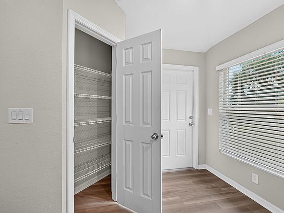 5th image of 2092 Hilton
