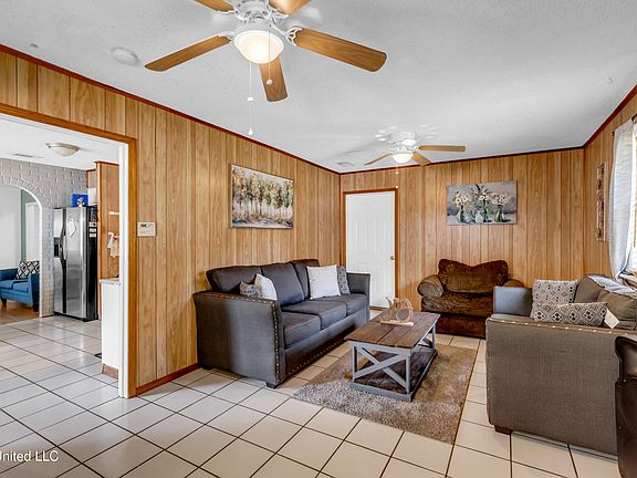 3rd image of 5608 Claresholm Dr