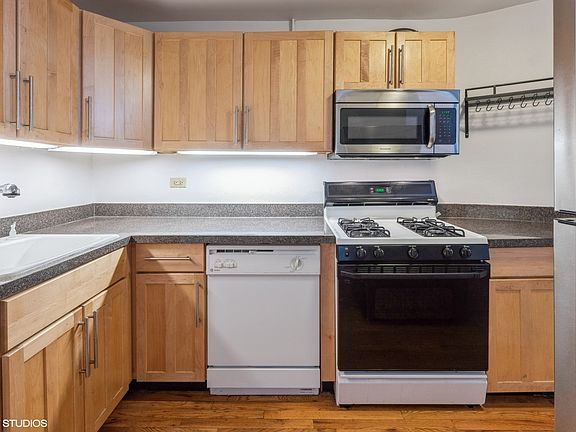 4th image of 1039 N La Salle Dr APT 5