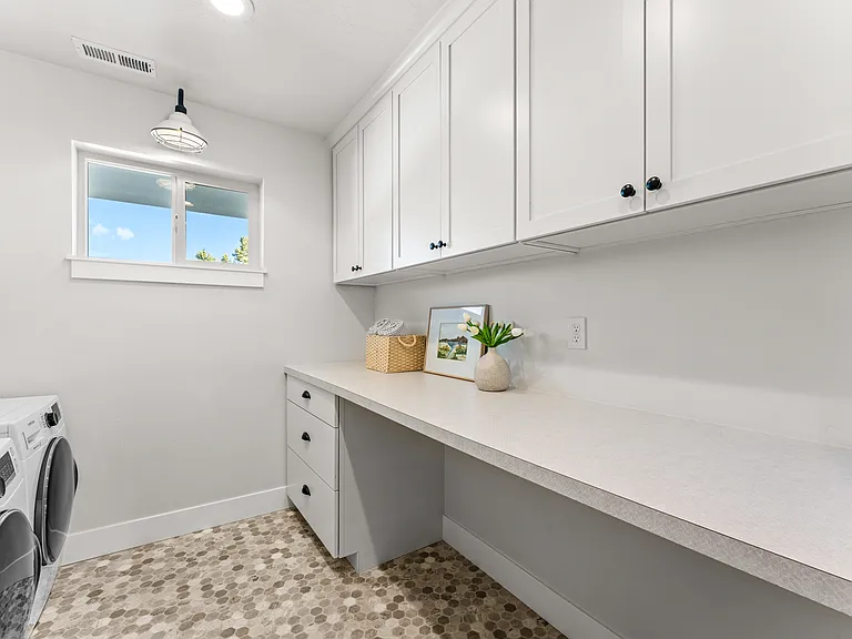 4835 N Mitchell St — Photo 32