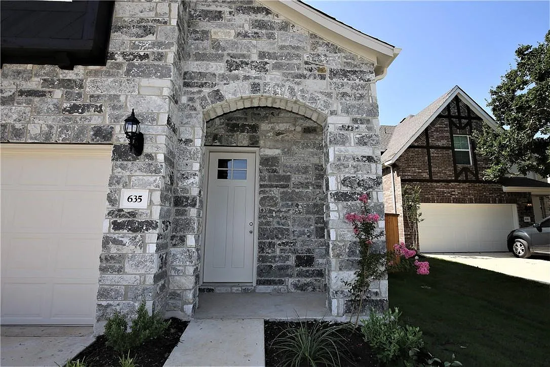 4 bed, 3.5 bath, 2236 sqft, $2,400 — Photo 4