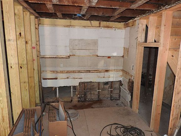 5th image of 835 Jefferson Ave
