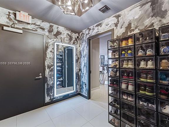 4th image of 851 NE 1st Ave #4303