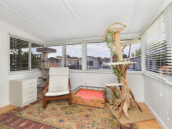 4th image of 1555 Middle Rd #51