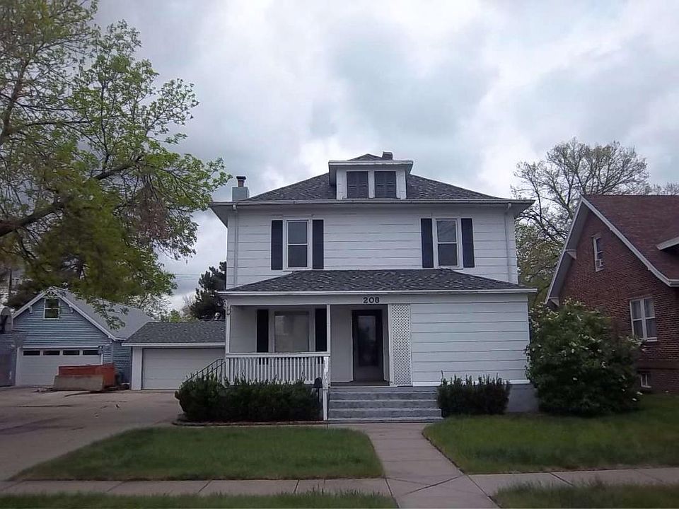 2nd image of 208 S Vine St