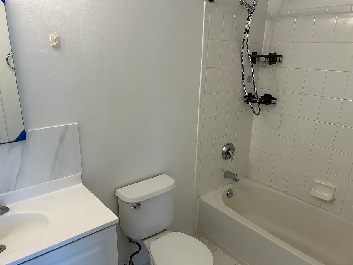 Building Photo - 7518 Aquatic Dr #A