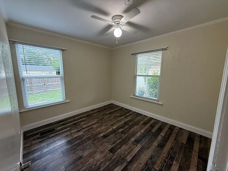 3833 Iris St N — Photo 10
