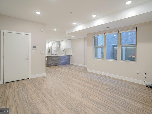 3rd image of 2222 Frankford Ave #3