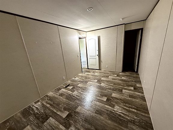 4th image of 106 Summers Cir