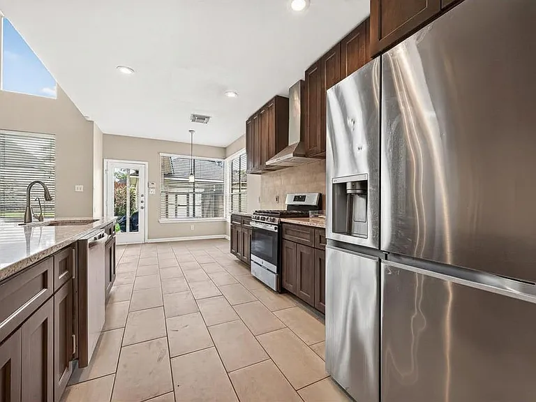 2215 Alberton Ln — Photo 10