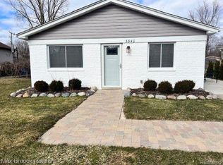 3940 Cresthaven Dr, Waterford, MI