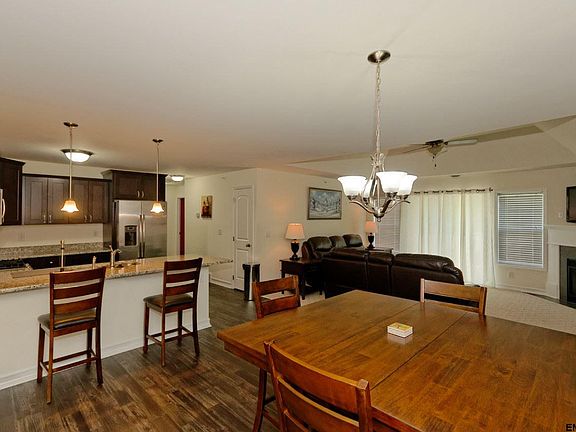 3rd image of 184 Paddock Cir