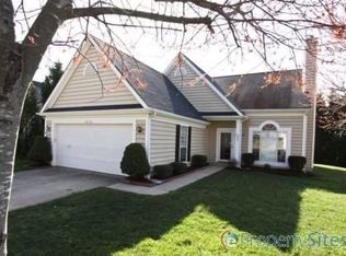 5833 Pennycross Ln, Charlotte, NC 28216