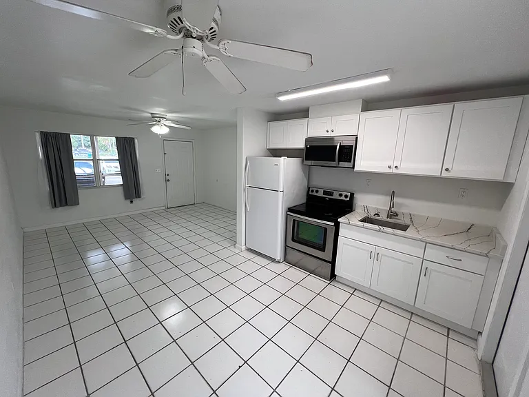 4365 Golden Gate Pkwy #C — Photo 7