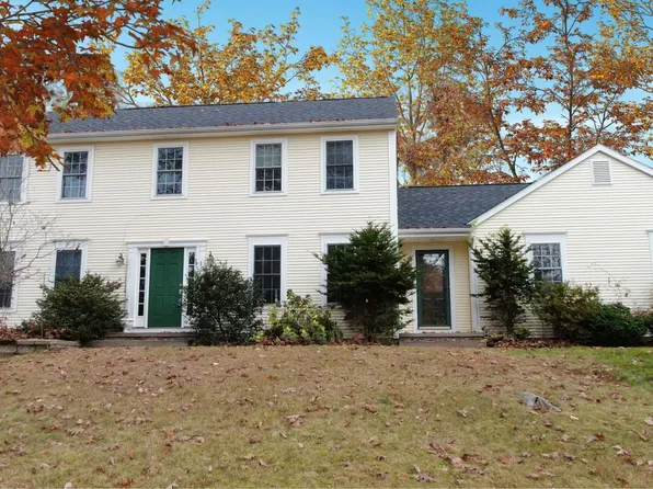 19 High Ledge Circle, Manchester, CT 06040