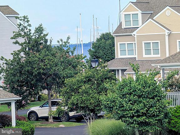 4th image of 509 Teal Ct #E