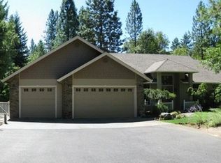 141 Opal Ln, Grants Pass, OR 97526