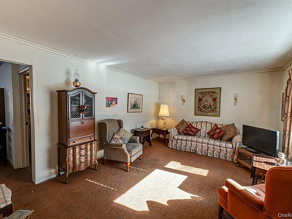 5th image of 67 Edgewood Road