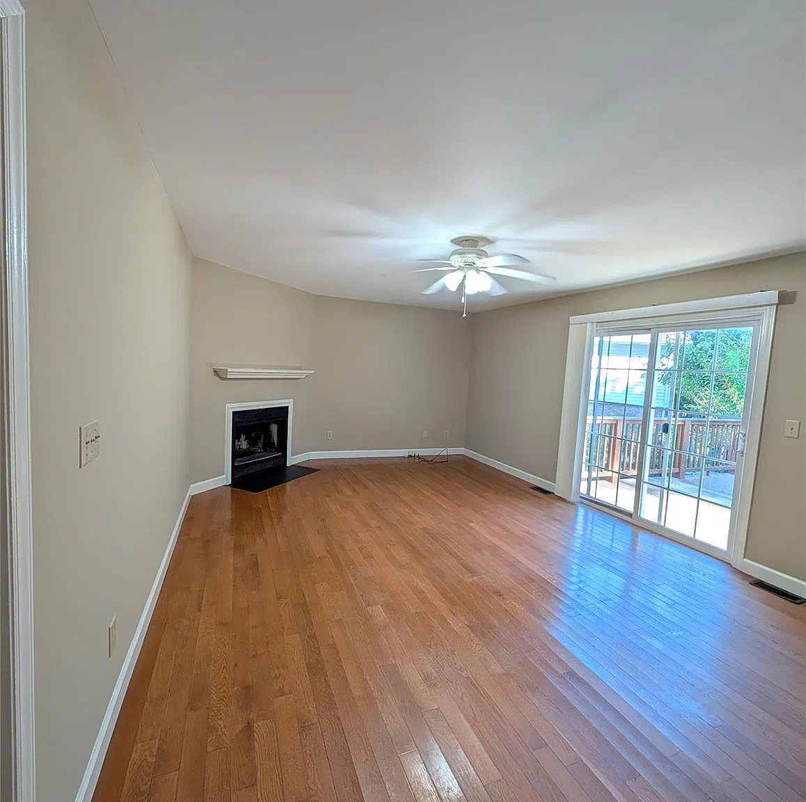 4 bed, 2.5 bath, 1980 sqft, $2,600 — Photo 3
