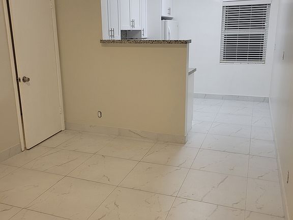 4th image of 200 SE 20th St #5