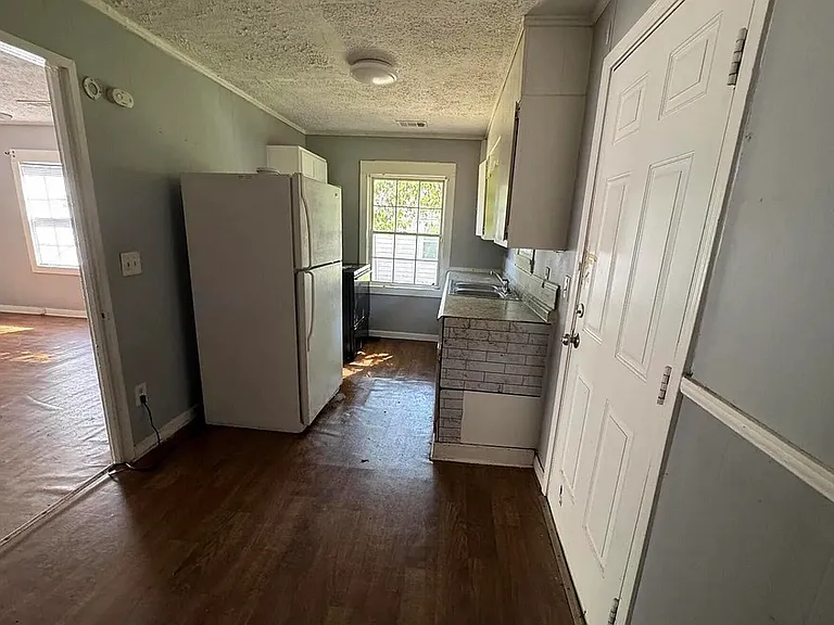 2990 Dalton St — Photo 7