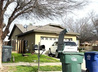 832 W Anissa Ct, Farmersville, CA