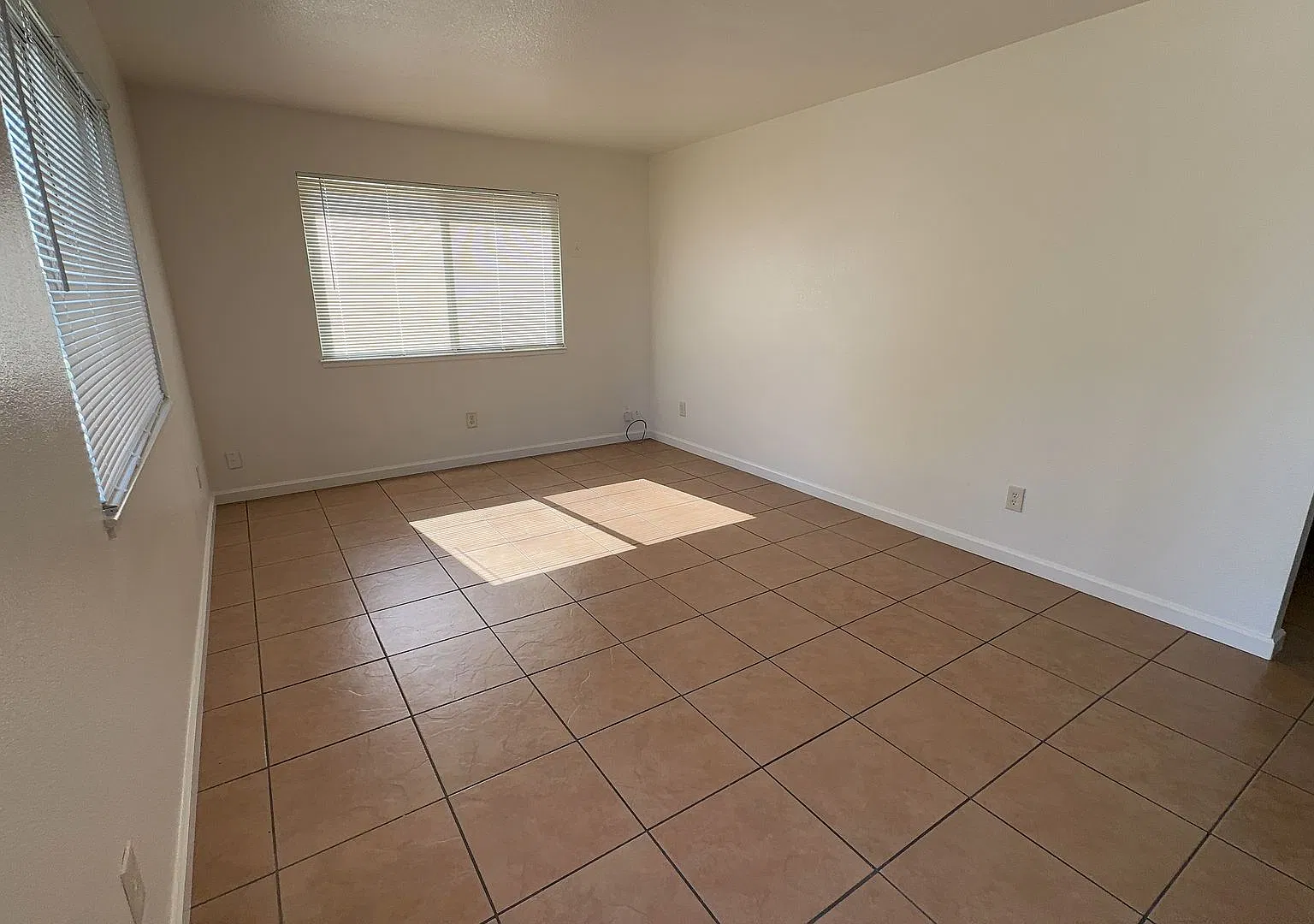 Oakdale-2 bedroom/1 bath Apartment — Photo 3