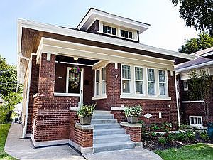 2nd image of 940 Clarence Ave