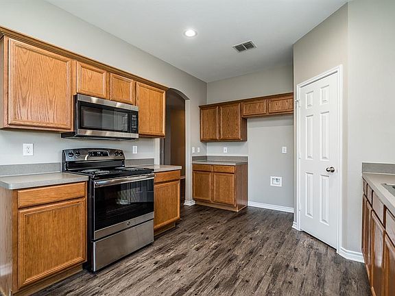 4th image of 301 Olivia Ln