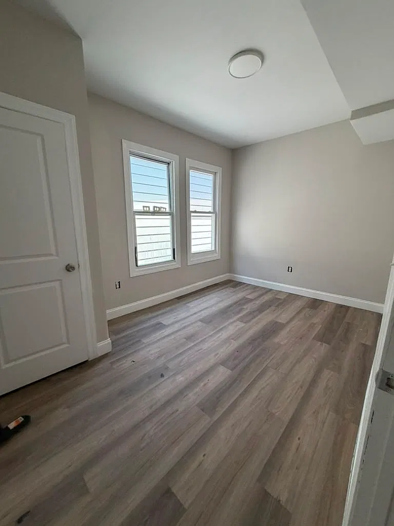 3 bed, 1000 sqft, $2,349 — Photo 4