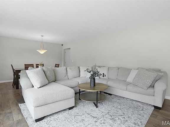 2nd image of 9 Robin Ln