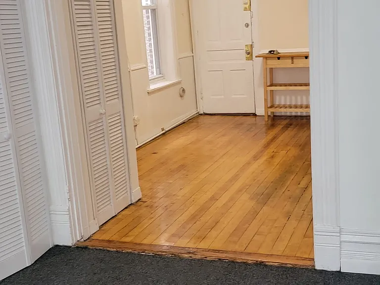 1727 W Erie St #2F — Photo 3