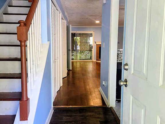 3rd image of 852 Glynn Oaks Dr
