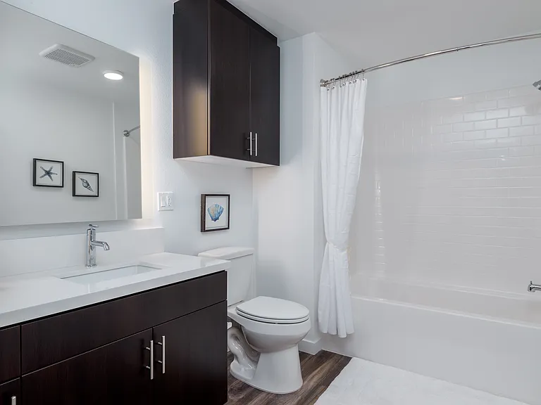 Vantage Apartments — Photo 7