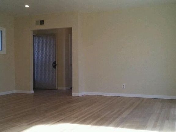4th image of 20244 Hartland St