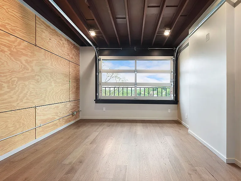3315 Main St #4 — Photo 2