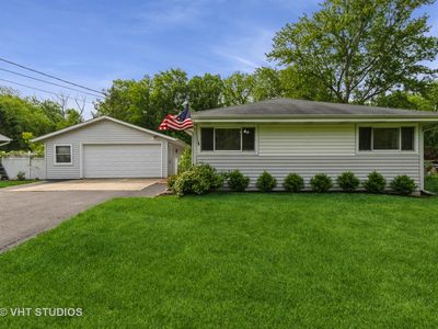16199 W Des Plaines Dr, Libertyville, IL, 60048