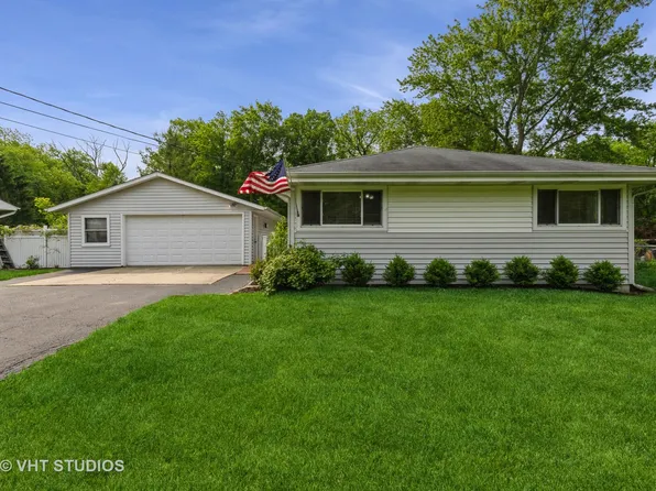 16199 W Des Plaines Dr, Libertyville, IL 60048