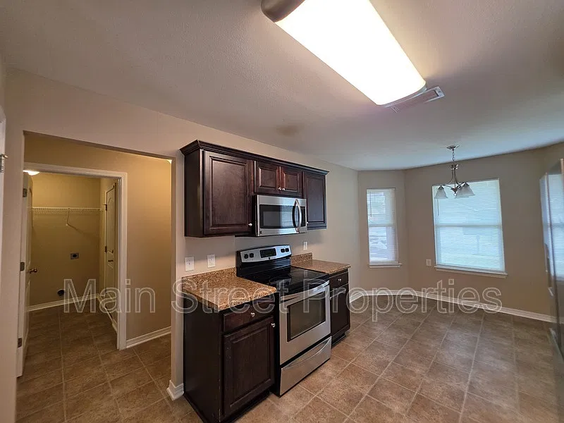 3 bed, 2.0 bath, 1449 sqft, $1,825 — Photo 4