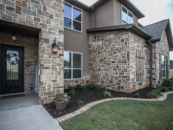 5th image of 224 Essex Dr