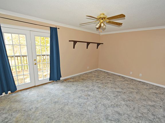 2nd image of 1913 Roscoe Dr