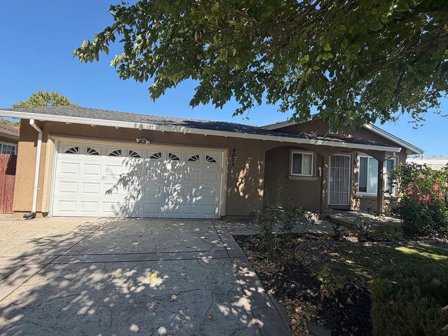 3 bed, 960 sqft, $2,550 — Photo 1