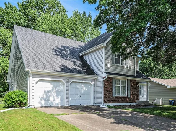 103 Cedar St, Smithville, MO 64089