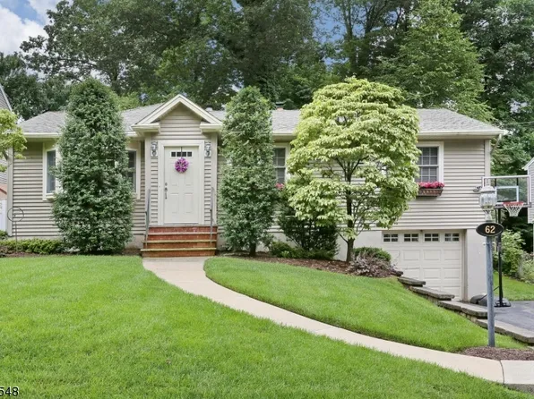 62 Walnut St, Oakland Boro, NJ 07436