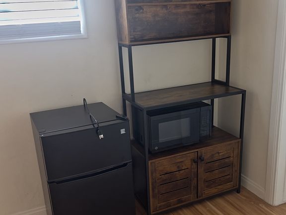 5th image of 4710 Vantage Ave APT 2