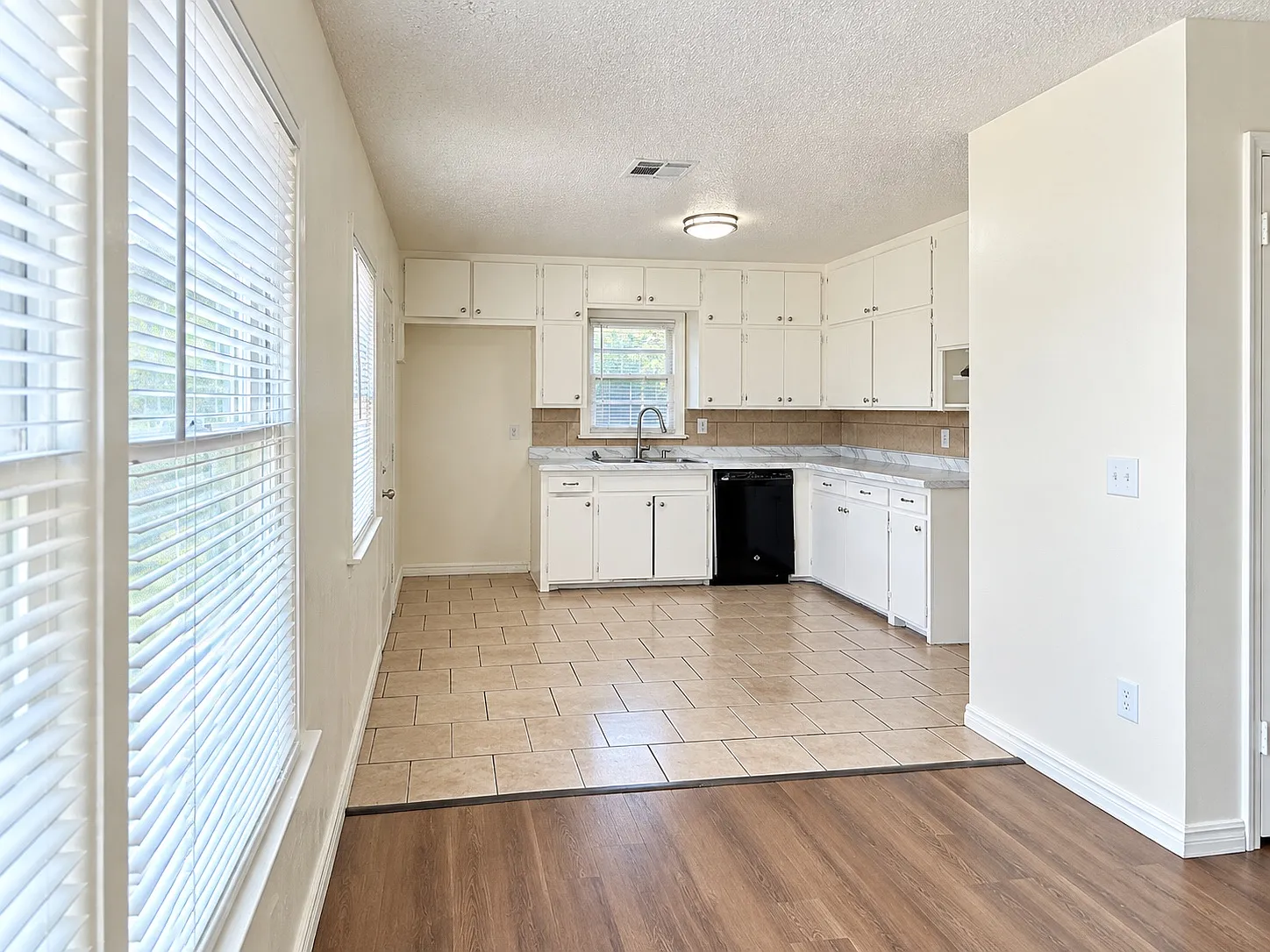 4 bed, 1300 sqft, $1,650 — Photo 2