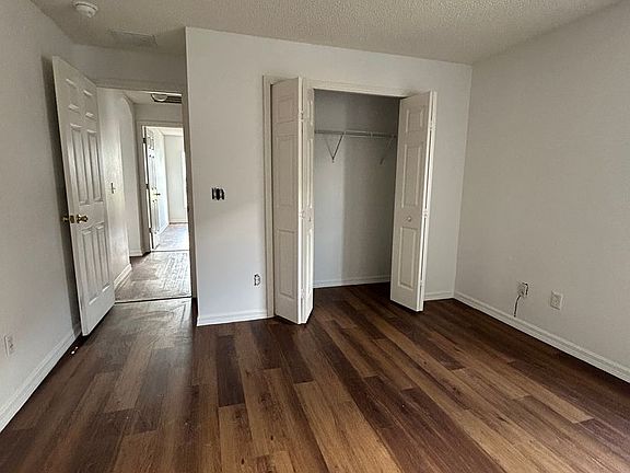 3rd image of 136 Grantham Dr